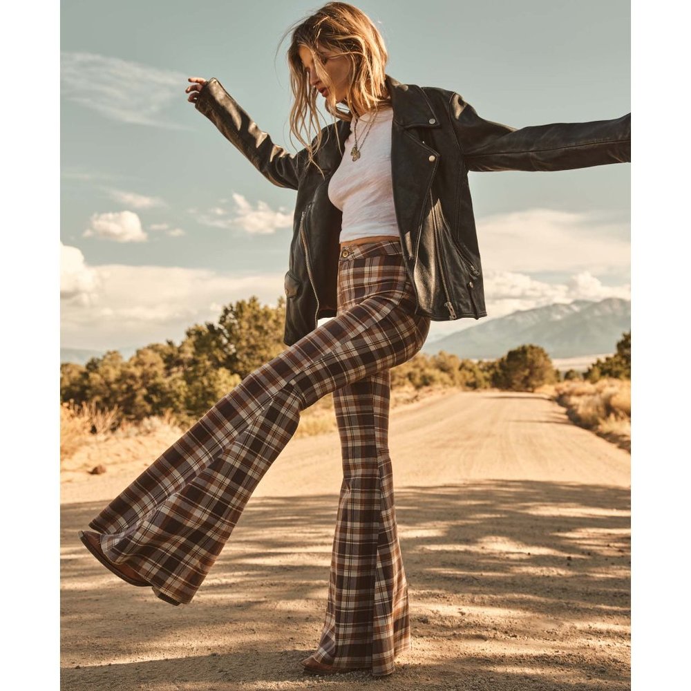 🎉LAST CHANCE🎉 FREE PEOPLE Just Float On Printed Flare Jeans / Dark Chocolate - Picture 6 of 9